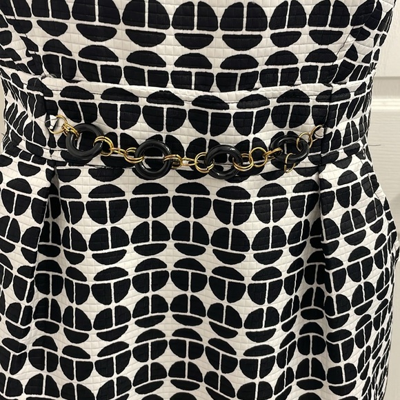 London Times Sleeveless Black/White Dress Crew Neck with Pockets Faux Belt Sz 10 - Picture 3 of 14